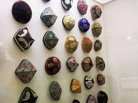 Gorros dentro del Mueseo de Xinjiang
