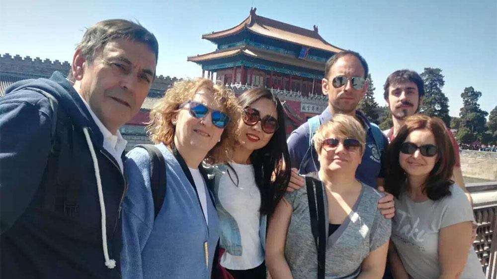 Lidia y los clientes en Beijing