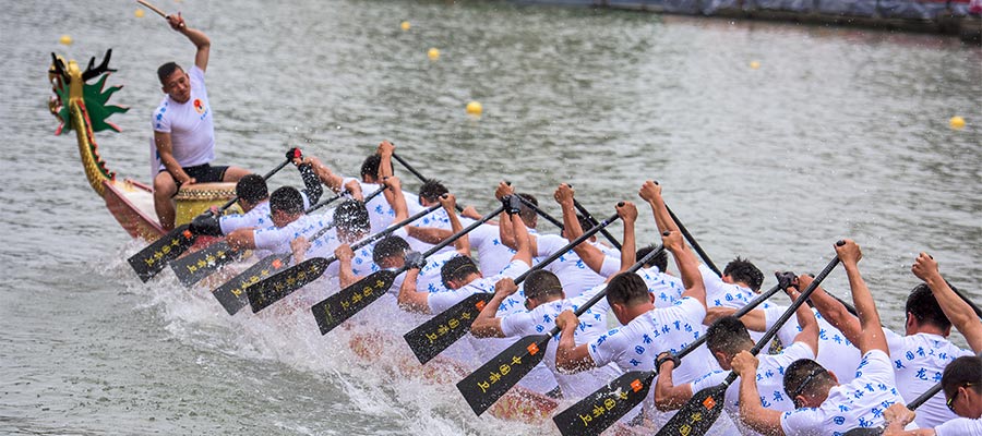 compeencia de bote en festival del bote del dragon
