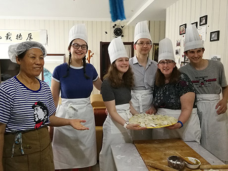Hacer los ravioles (jiaozi) en casa local