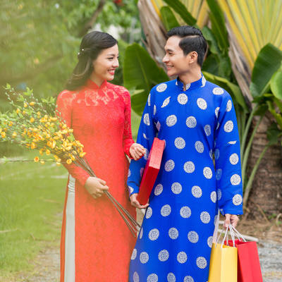 Visitar sastrerías antiguas en Ho Chi Minh para personalizar su traje o Ao Dai