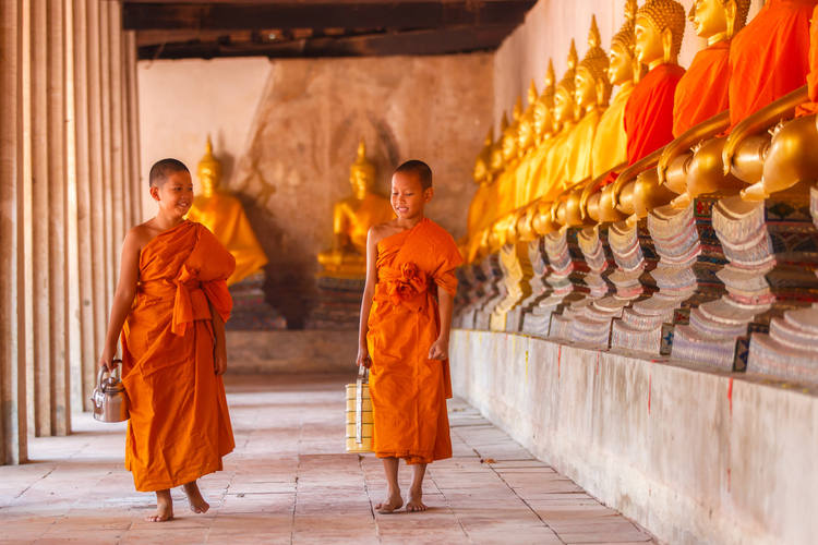 Monjes Tailandeses