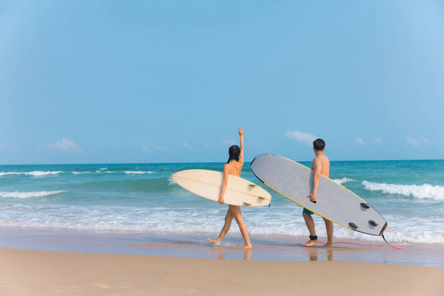 Surf en Playa Mai Khao