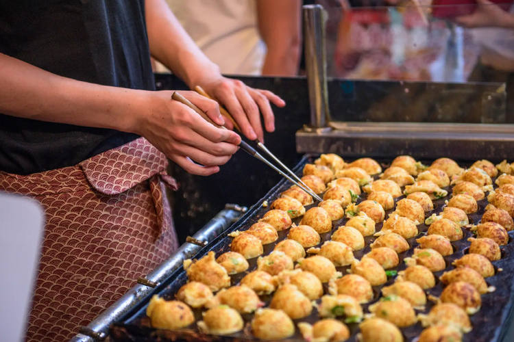 Takoyaki, la comida callejera más famosa de Osaka