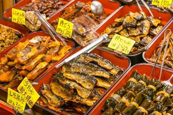 Las comidas frescas en el Mercado de Nishiki